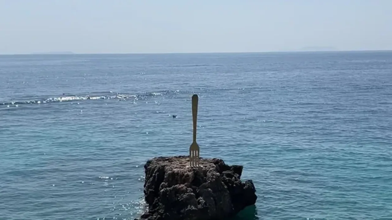 A quieter late-summer beach at Dhërmi