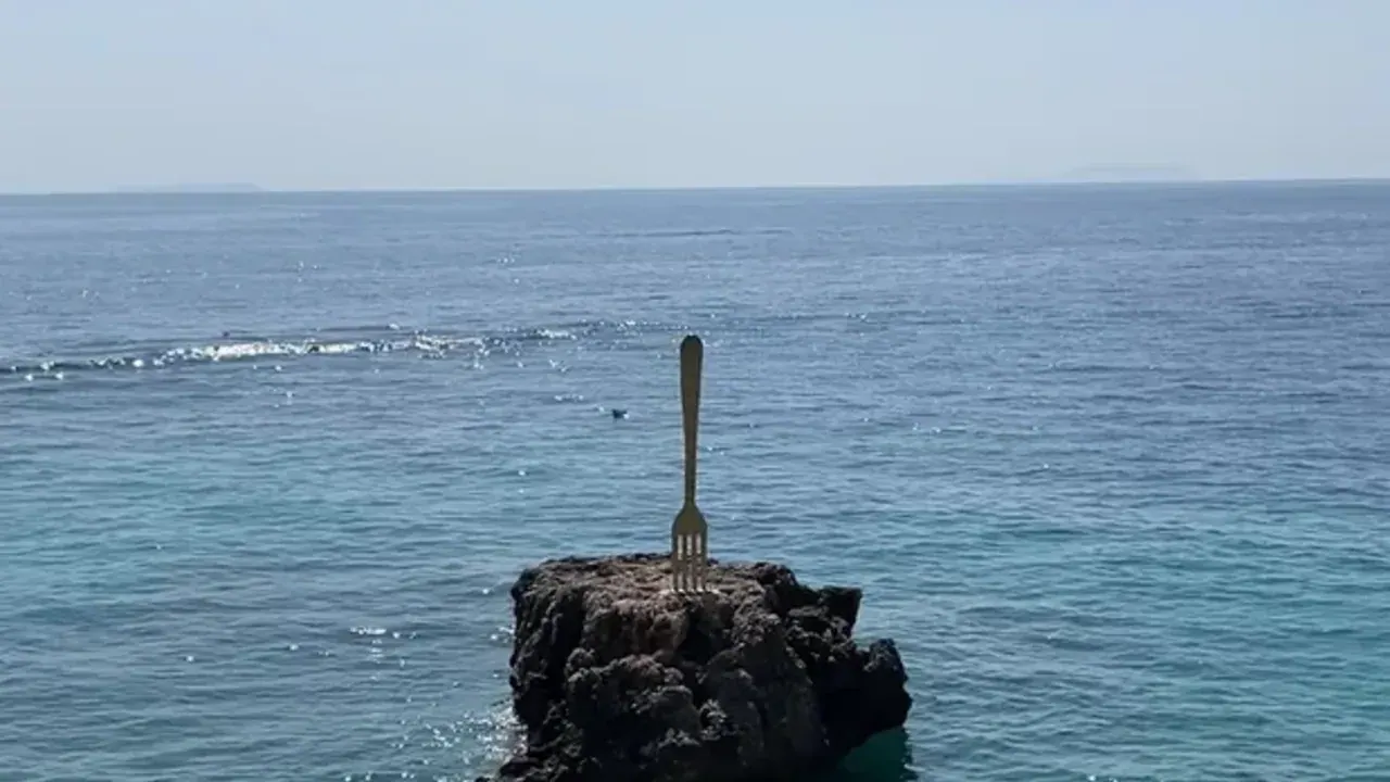 A quieter late-summer beach at Dhërmi