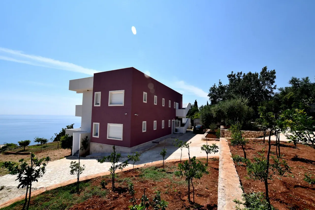 The Dima Vista guesthouse on the hillside above the coast in Dhërmi